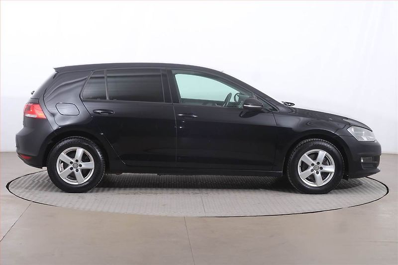 Volkswagen Golf (2013) 1.2 TSI, Automat, Serv.kniha - fotka 6 z 21