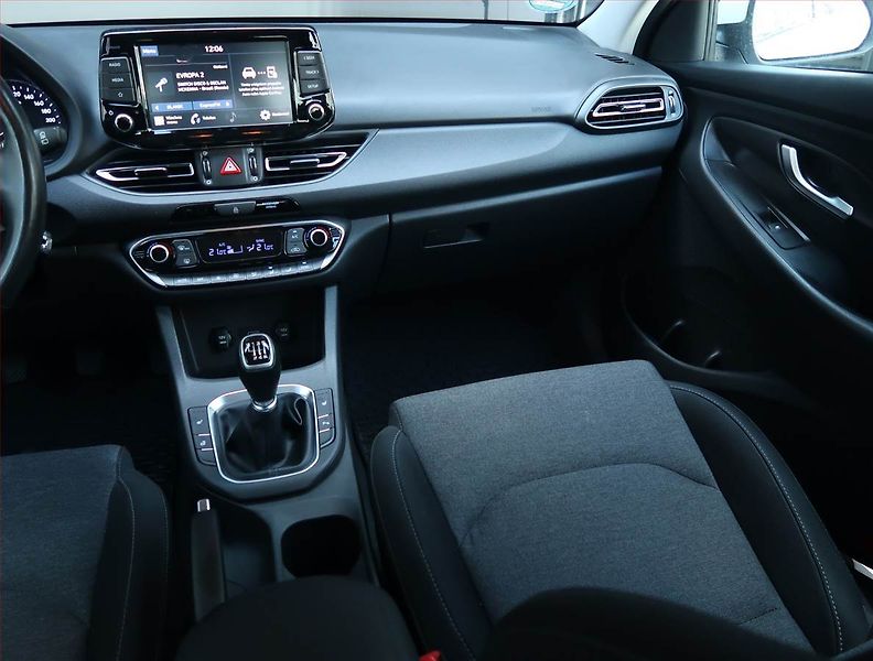 Hyundai i30 (2022) 1.0 T-GDI, ČR,1.maj - fotka 8 z 19