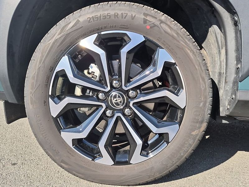 Toyota Yaris Cross 1,5 HEV FWD Style 96 kW - fotka 23 z 24