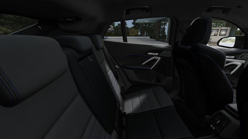 BMW iX2 xDrive30 - fotka 12 z 14