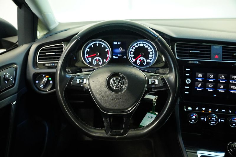 Volkswagen Golf - fotka 19 z 28