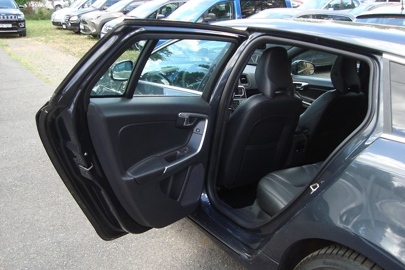Volvo V60 (2013) PLUG-IN-HYBRID,2.4D6,AWD,158kW - fotka 42 z 78