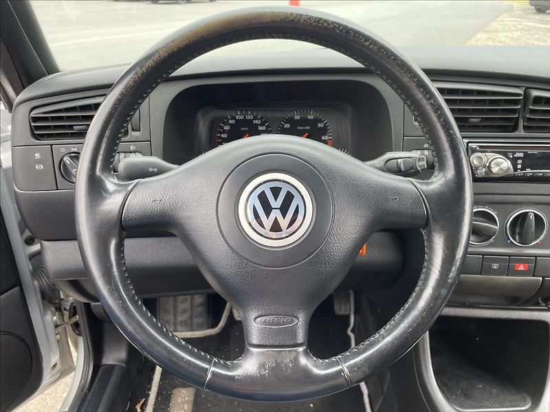 Volkswagen Golf 2,0i 85kW*Pěkný stav* - fotka 22 z 44