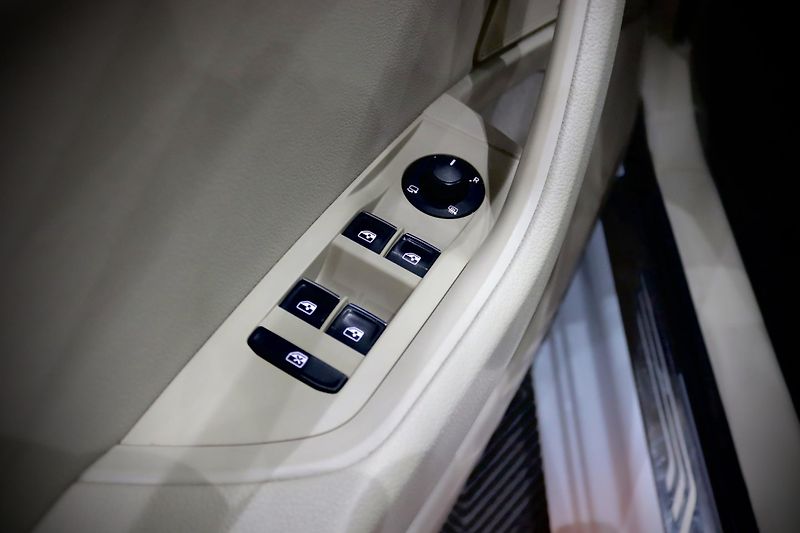 Škoda Superb 3 2.0 TDI 140 kW DSG L&K - fotka 21 z 49