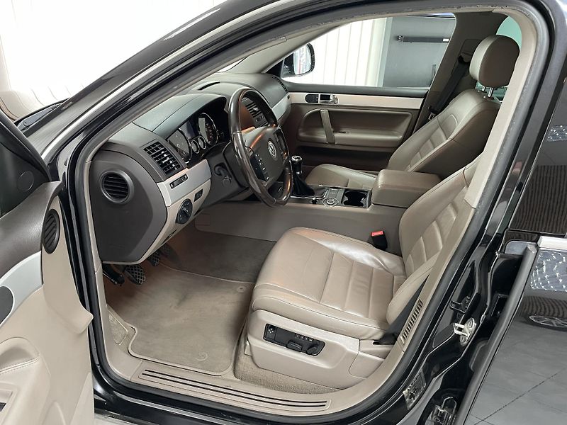 Volkswagen Touareg 2.5 TDi ČR 6M 4X4 TZ 3500KG  - fotka 19 z 25