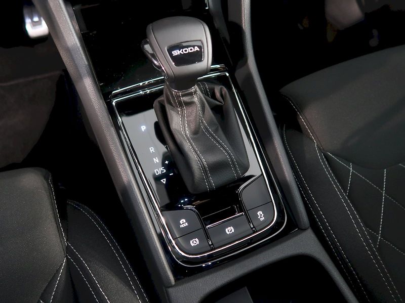 Škoda Karoq (2026) SPORTLINE 1.5TSI 110KW DSG - fotka 33 z 43