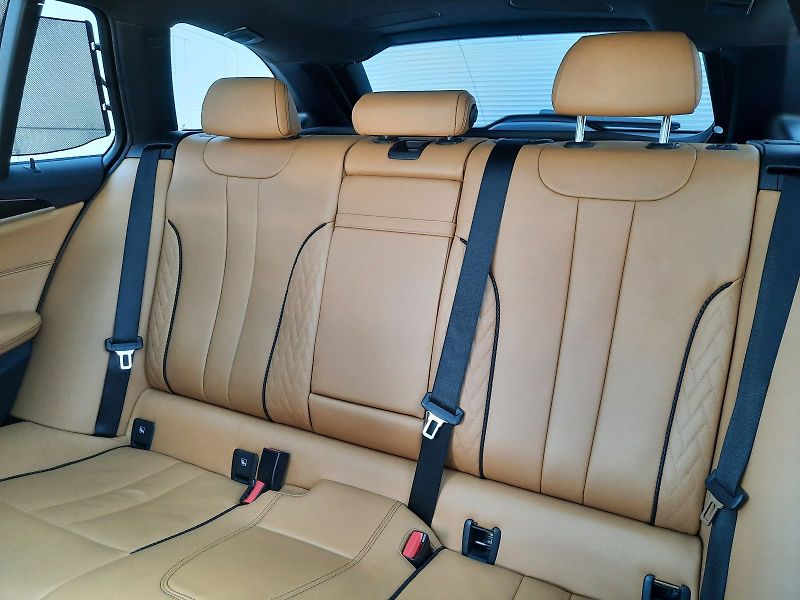 BMW Řada 5 (2020) M550d xDrive Touring - fotka 10 z 15