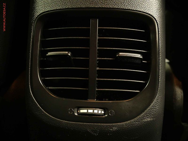Kia Carens (2015) 1.7CRDI, ČR, AC, výhřev sed. - fotka 21 z 21