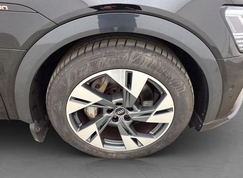 Audi e-tron 55 Quattro Vzduch Ambient Taž - fotka 23 z 23
