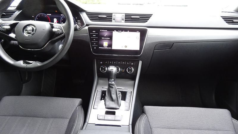 Škoda Superb Kombi 2.0TDi DSG Style plus - fotka 5 z 40