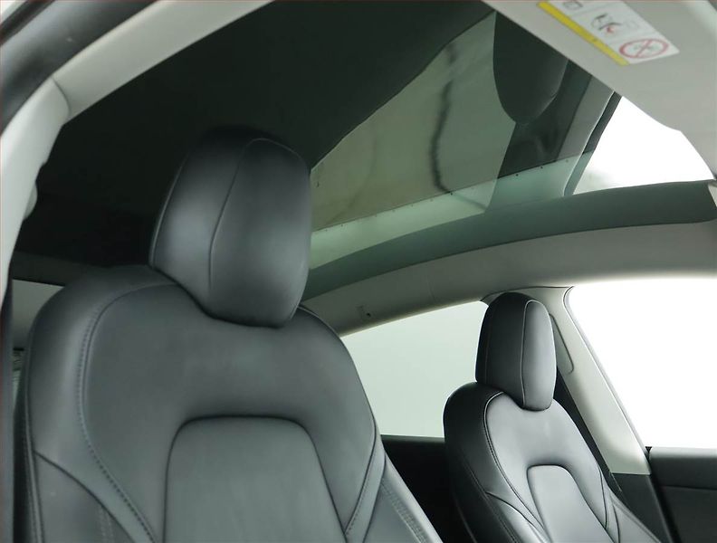 Tesla Model Y (2022) Long Range AWD 79kWh, SoH 89% - fotka 15 z 19