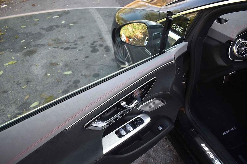 Mercedes AMG EQE 43 4Matic poslouží k reprezentaci i k zábavě