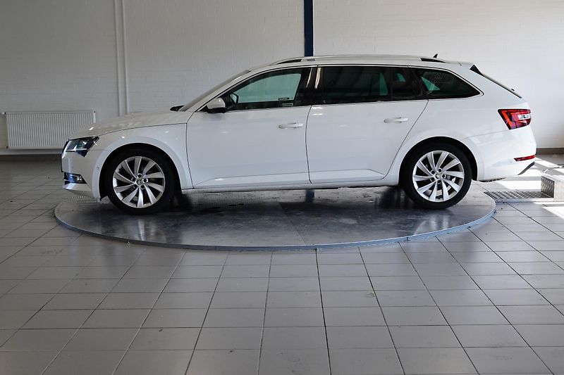 Škoda Superb - fotka 3 z 28