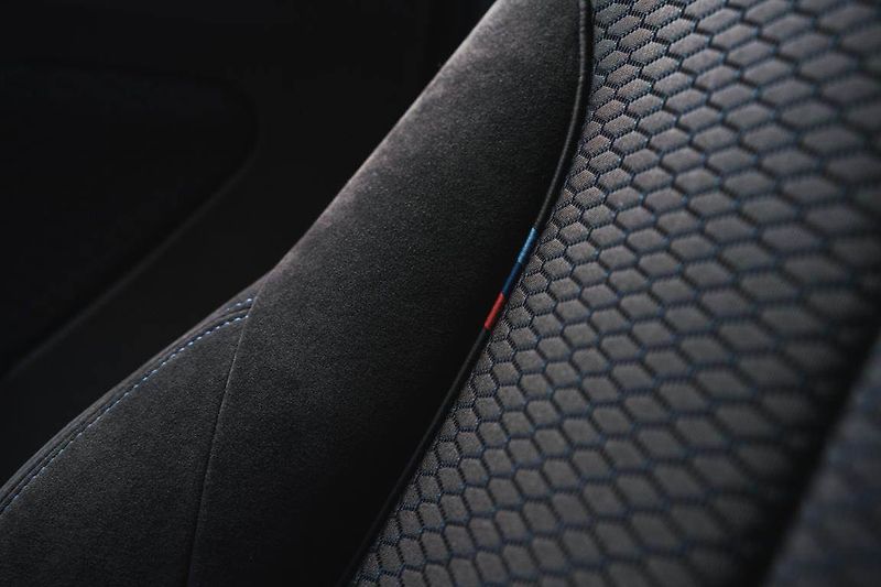 BMW Řada 2 (2019) M240i xDrive - fotka 33 z 36