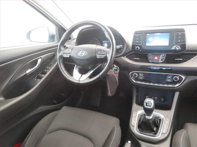 Hyundai i30 (2018) 1.4 CVVT, Serv.kniha, Tempomat - fotka 7 z 17
