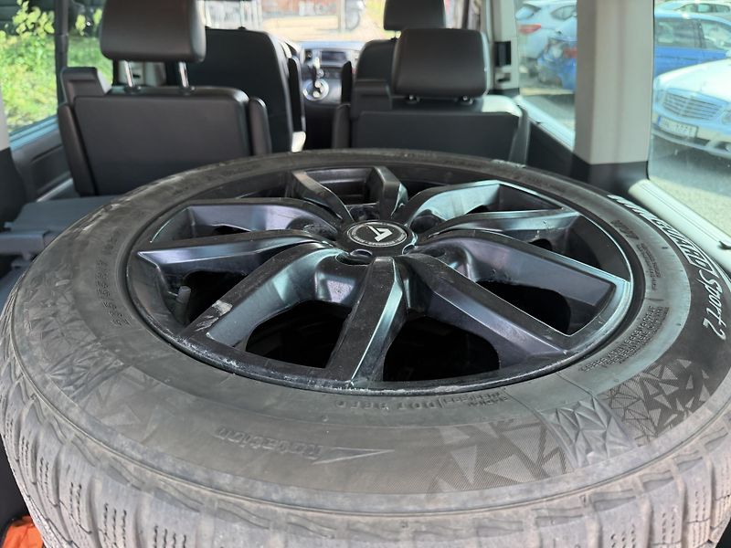 Volkswagen Multivan 2.0 TDI 7 MIST KUŽE HIGHLINE - fotka 11 z 23