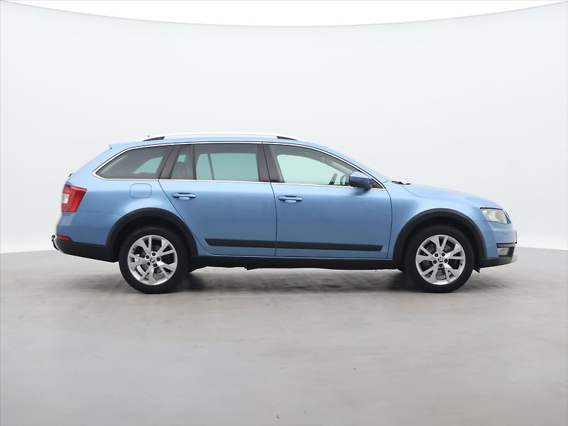 Škoda Octavia 2,0 TDI 135kW 4x4 DSG Scout - fotka 8 z 32