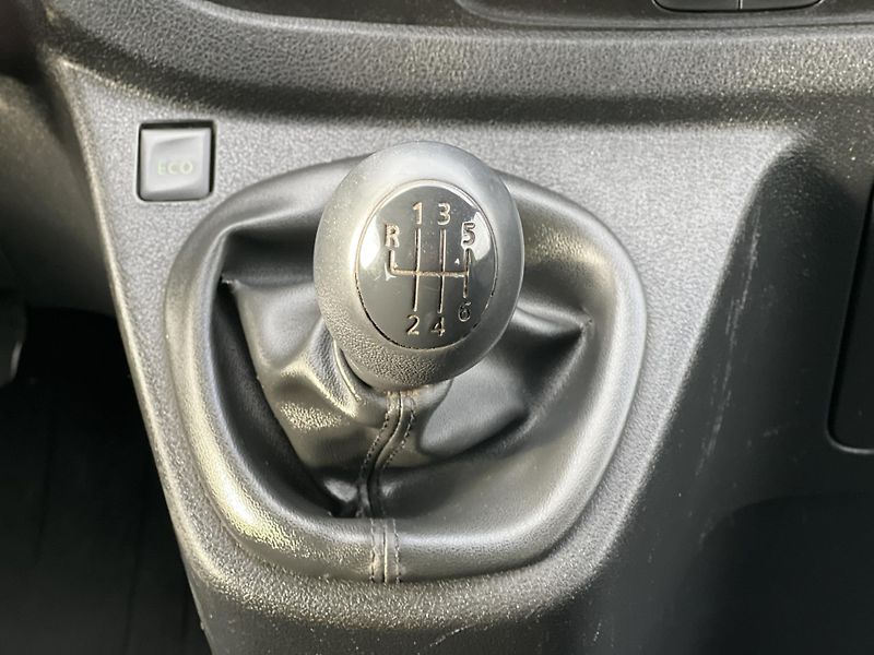 Renault Trafic 1.6DCi 107kw ČR 1.MAJ. odp.DPH - fotka 20 z 35