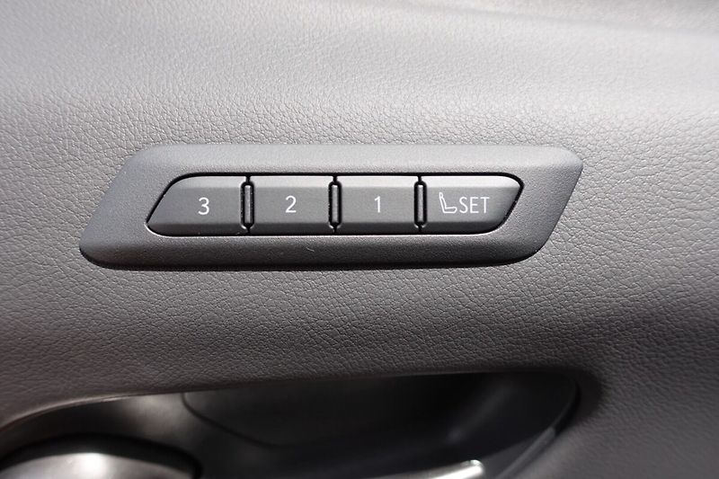 Lexus UX 300h UX300h Luxury 4x4 - fotka 21 z 38