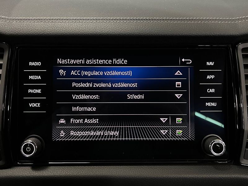 Škoda Kodiaq 2.0 TDI DSG 4X4 SPORTLINE, ACC - fotka 18 z 32