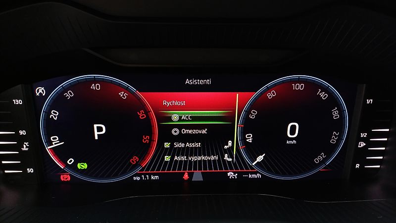 Škoda Karoq 2.0 TDI 110kW DSG 4x4 WEBASTO - fotka 29 z 50