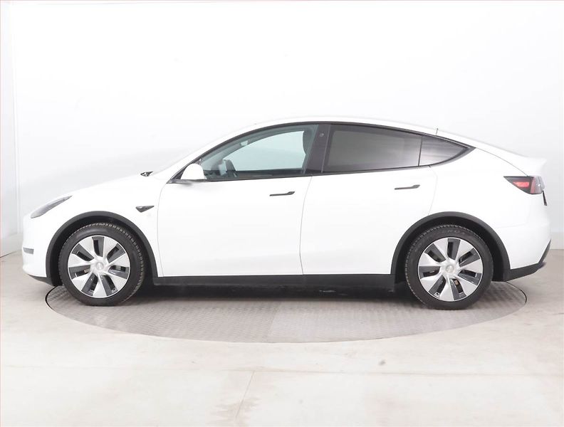 Tesla Model Y (2021) Long Range AWD 75kWh, SoH 91% - fotka 3 z 22