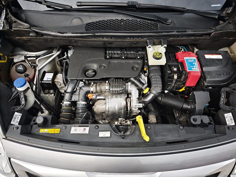 Peugeot Partner (2015) Tepee 1,6 HDI 73 KW - fotka 22 z 25