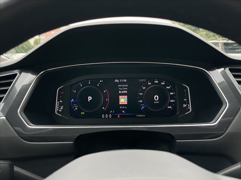 Volkswagen Tiguan 1,5 TSI DSG Elegance NAVI+LED - fotka 9 z 24