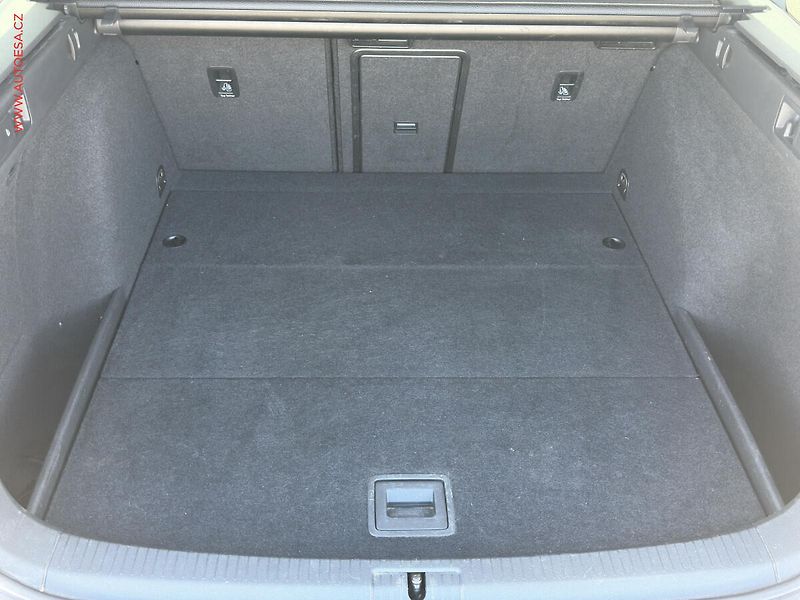 Volkswagen Golf (2015) 1.6TDI, Navi - fotka 7 z 21