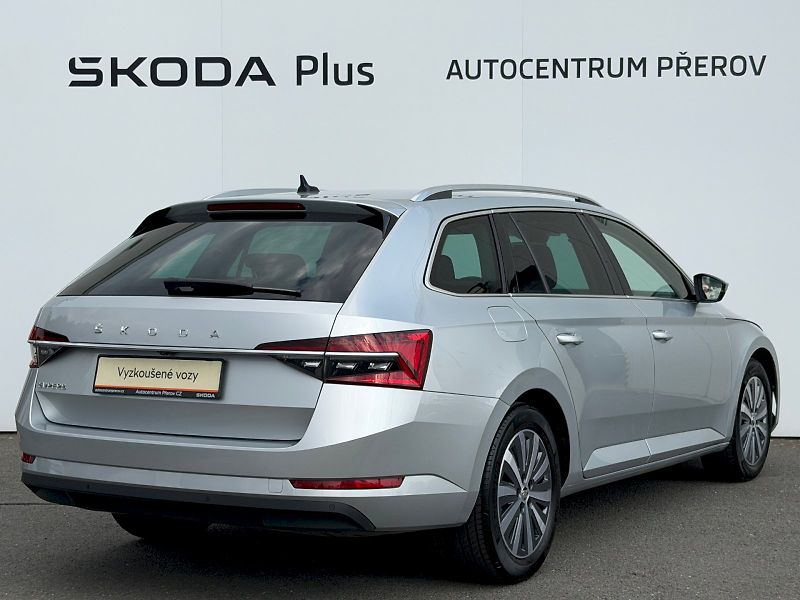 Škoda Superb (2023) 2.0TDI 110kW DSG Style - fotka 2 z 35