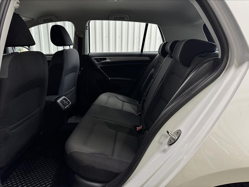 Volkswagen Golf 1.4TGI BMT ACC Comfortline - fotka 29 z 39