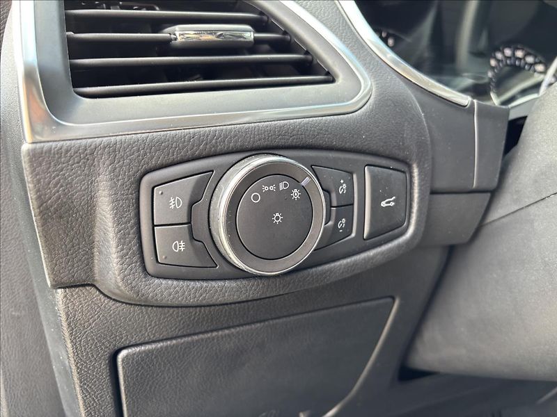 Ford S-MAX 2,5 HEV 140kW Titanium - fotka 28 z 47