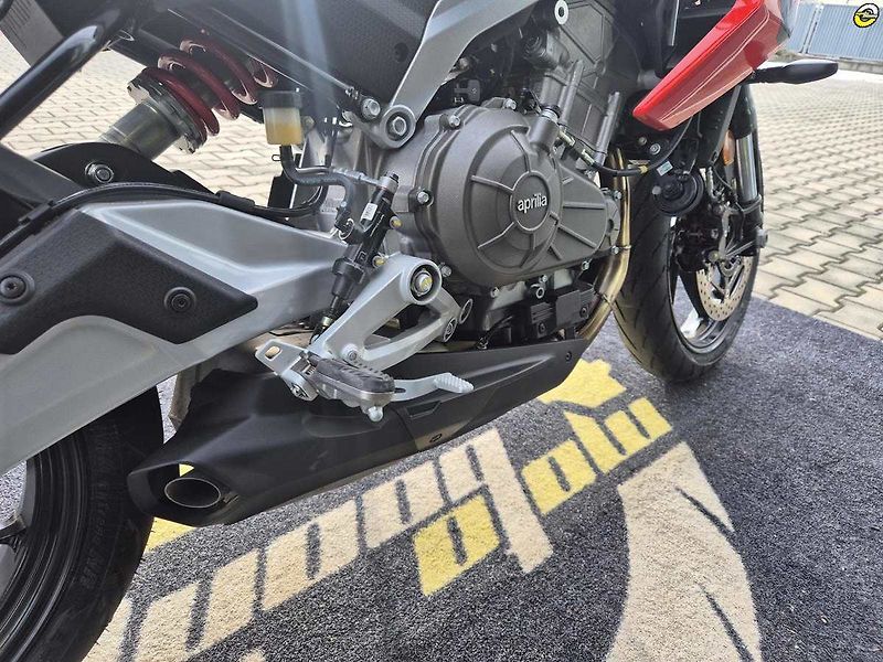 Aprilia (2026) Tuono 457 E5+ - fotka 35 z 38