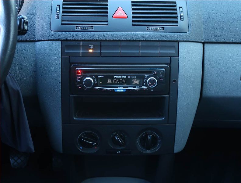 Škoda Fabia (2001) 1.4, nová STK, zamluveno - fotka 12 z 15