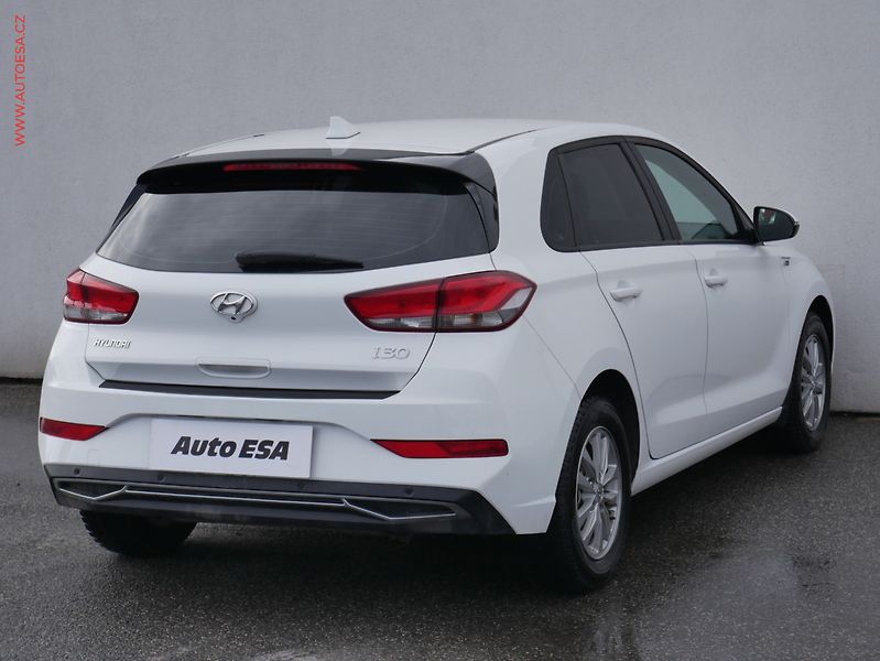 Hyundai i30 (2020) 1.5 DPi, ČR, Comfort, kamera - fotka 4 z 21