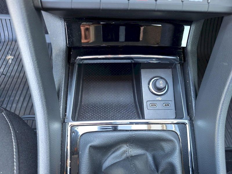 Škoda Karoq (2022) 1.5 TSI / 110 kW / 6MP / AMBIT - fotka 20 z 34