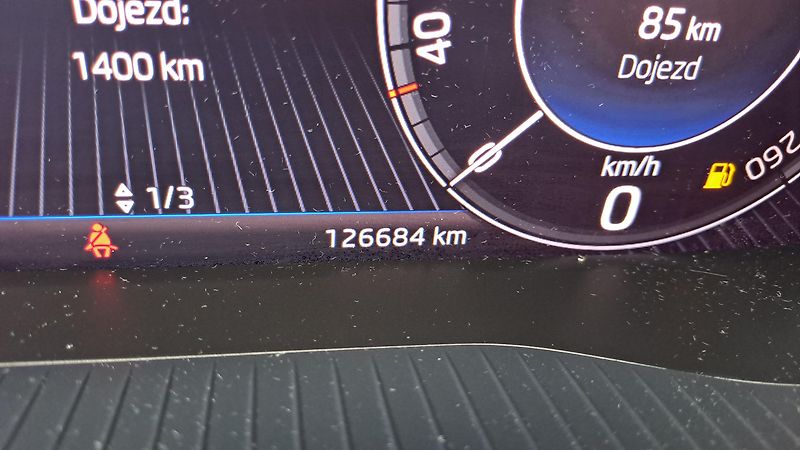 Škoda Karoq 1.6TDi Elegance NAVI - fotka 21 z 29