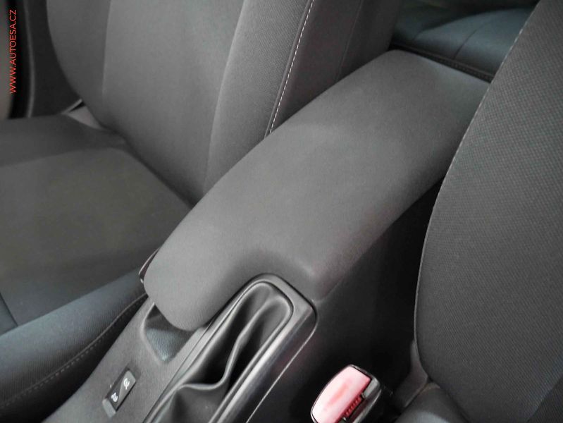 Renault Mégane (2010) 1.5 dCi, 2.maj,ČR, AC, temp - fotka 18 z 19