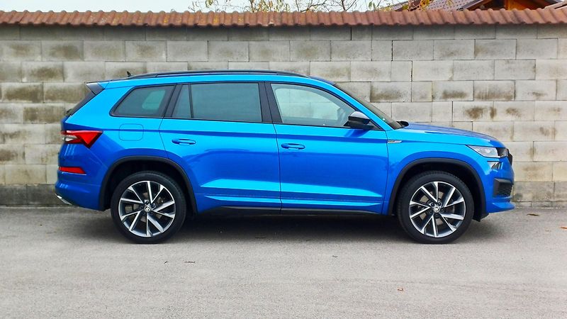Škoda Kodiaq SPORTLINE TDI 147kW WEBASTO-ČR - fotka 4 z 50