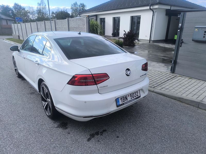 Volkswagen Passat 2.0TDI,95TKM,MAX VÝBAVA,MASÁŽE - fotka 2 z 23