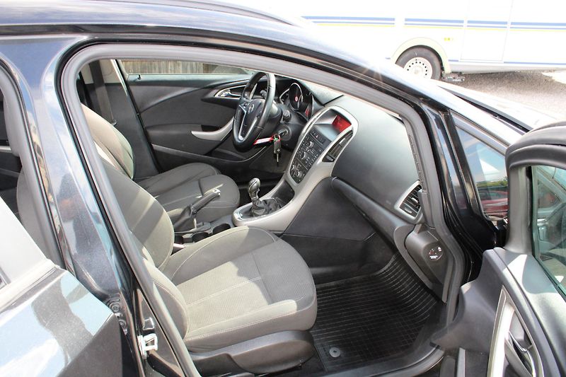Opel Astra (2011) 1,4i KLIMA TEMPOMAT EL.OKNA - fotka 13 z 16