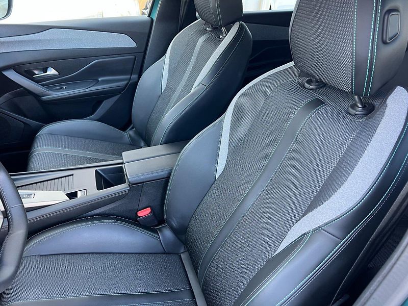 Peugeot 308 (2024) 1.2PT 96kW! Allure! ČR! AUT. - fotka 16 z 36