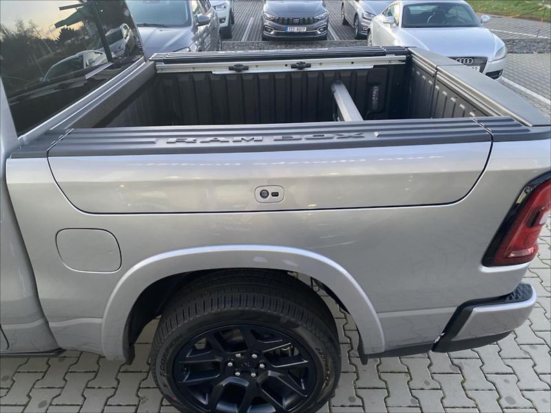 Dodge RAM (2025) 3,0 R6 LPG R6 Laramie Night - fotka 21 z 24