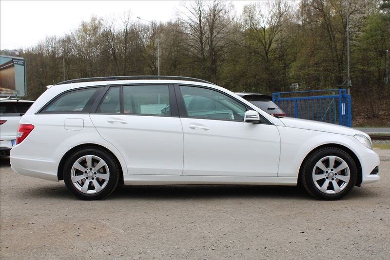 Mercedes-Benz Třídy C 2,1 200d  NOVÉ V ČR,VÝHŘEVY - fotka 4 z 32