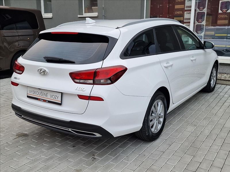 Hyundai i30 1.0 T-Gdi Comfort,ČR,1.Maj - fotka 10 z 47