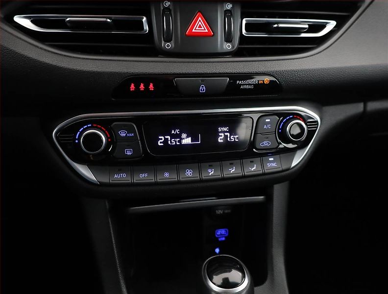 Hyundai i30 (2022) Style 1.5 T-GDI MHEV, Automat - fotka 10 z 17