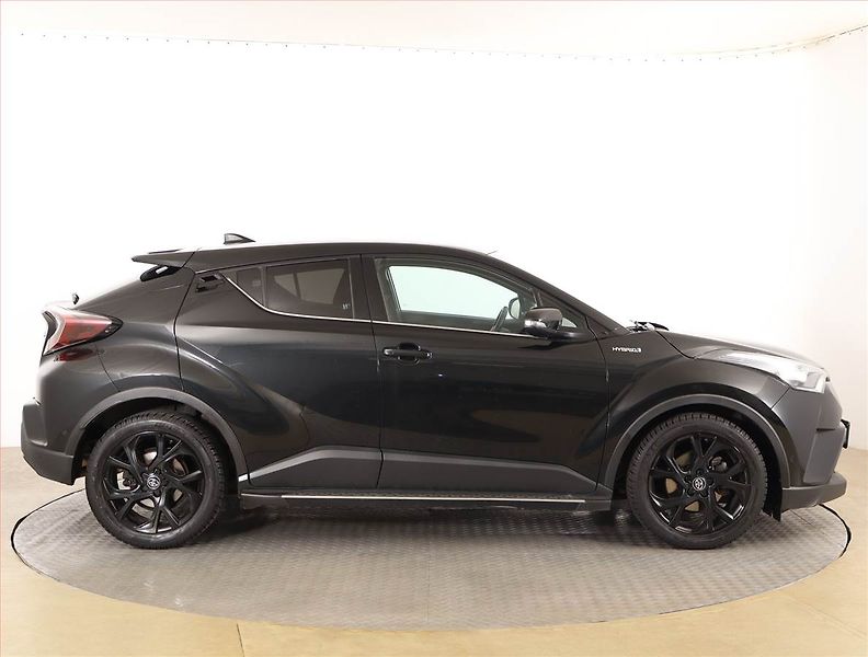 Toyota C-HR (2017) 1.8 Hybrid, Automat - fotka 6 z 19