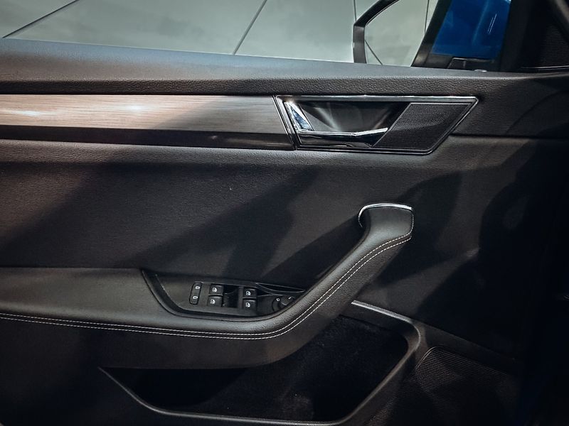 Škoda Superb 2.0 TDI 110kW Style Combi - fotka 9 z 30