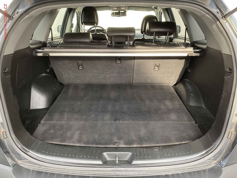 Kia Sorento (2011) 2.2 CRDi 4x4, ČR, AC, xenon - fotka 7 z 17