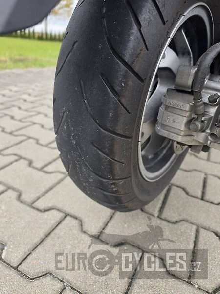 Suzuki Burgman 400 (2008) - fotka 5 z 13